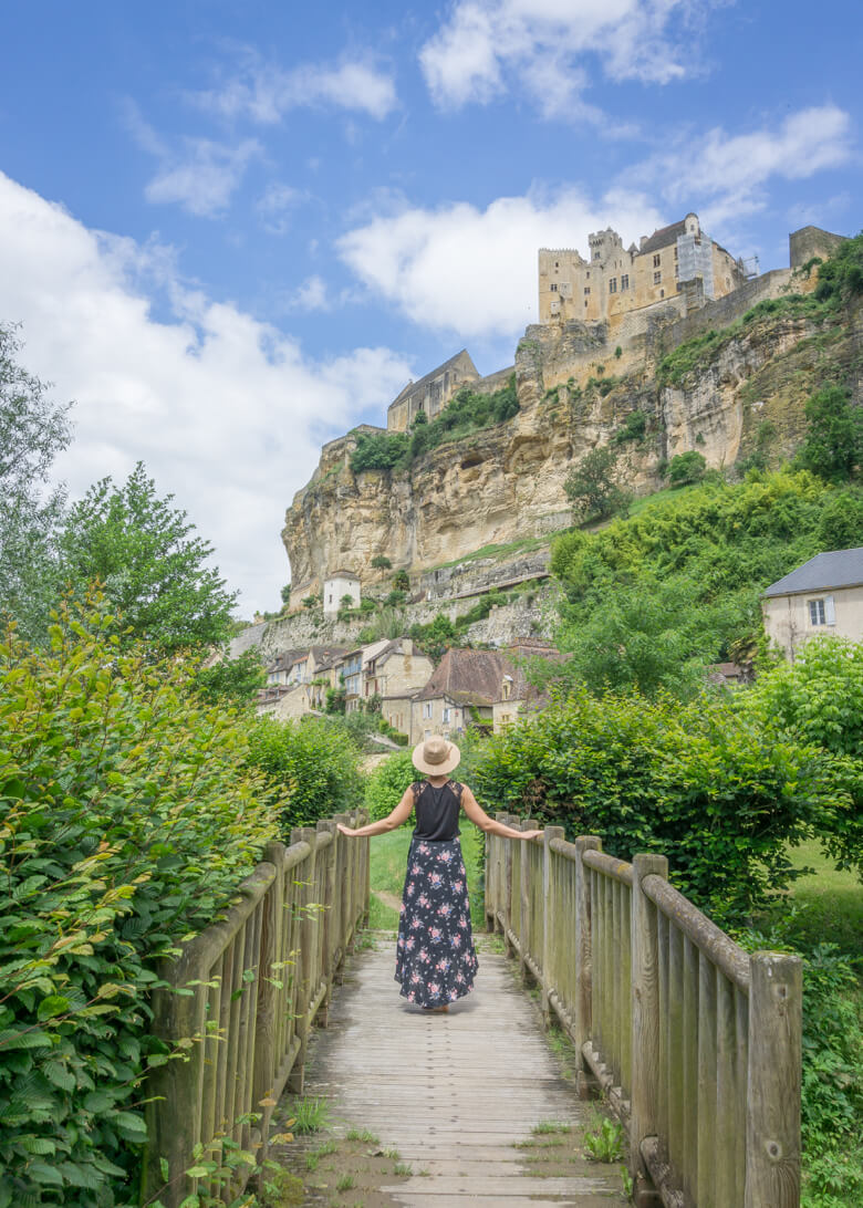 Einen wunderschönen guten Tag für Euch alle 
Nicht für Nazis korrupte Politiker und sonstige Verbrecher