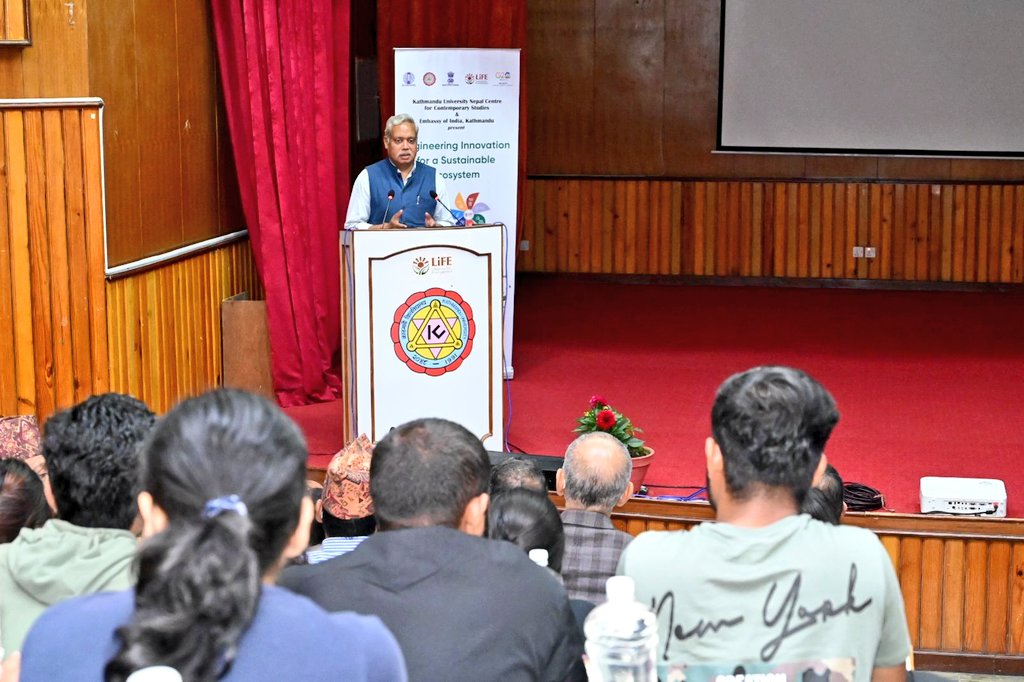 Ambassador Naveen Srivastava inaugurated a seminar on Engineering Innovation for Sustainable Ecosystems organized by @IndiaInNepal & @KU_Dhulikhel. The seminar also focused on Mission #LiFE #LifeStyleforEnvironment to combat climate change & build sustainable ecosystems.
🇮🇳🤝🇳🇵