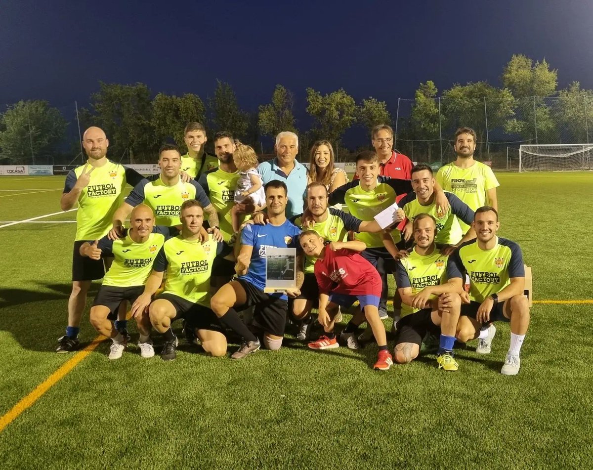 🏆😍 ¡OTRA VEZ CAMPEONES!

⚽ ¡Gran parte de nuestra plantilla del PRIMER EQUIPO se han proclamado CAMPEONES EN EL TROFEO DE FÚTBOL 7 DE OLMEDO (<a href="/SanMiguelOlmedo/">A.D.San Miguel</a>) tras VENCER en PENALTIS al EQUIPO LOCAL! 🏟️

🙌🏼👏🏼 ¡ENHORABUENA MOUSSINES! 1️⃣🏆🔝