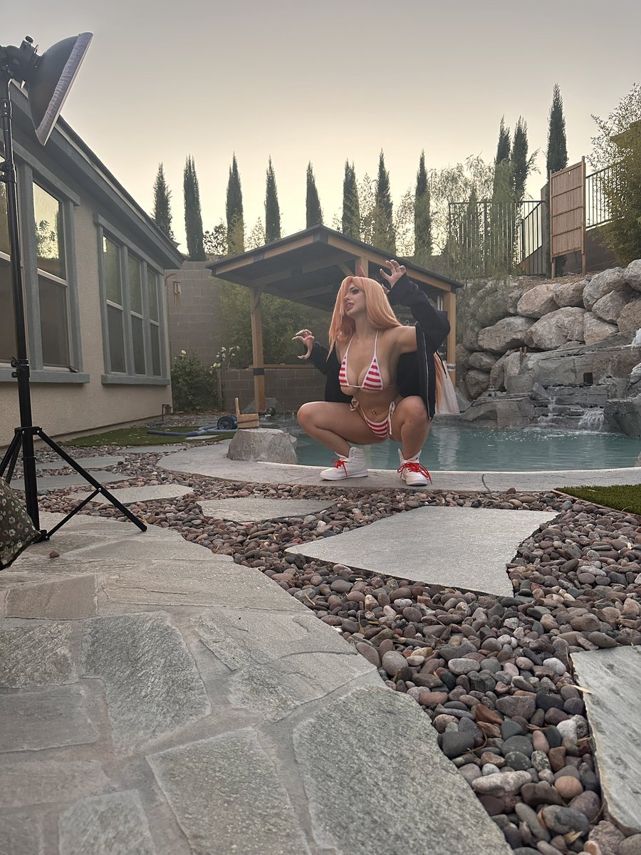 bts of swimsuit POWAAAAA https://t.co/N0aJSKNydx