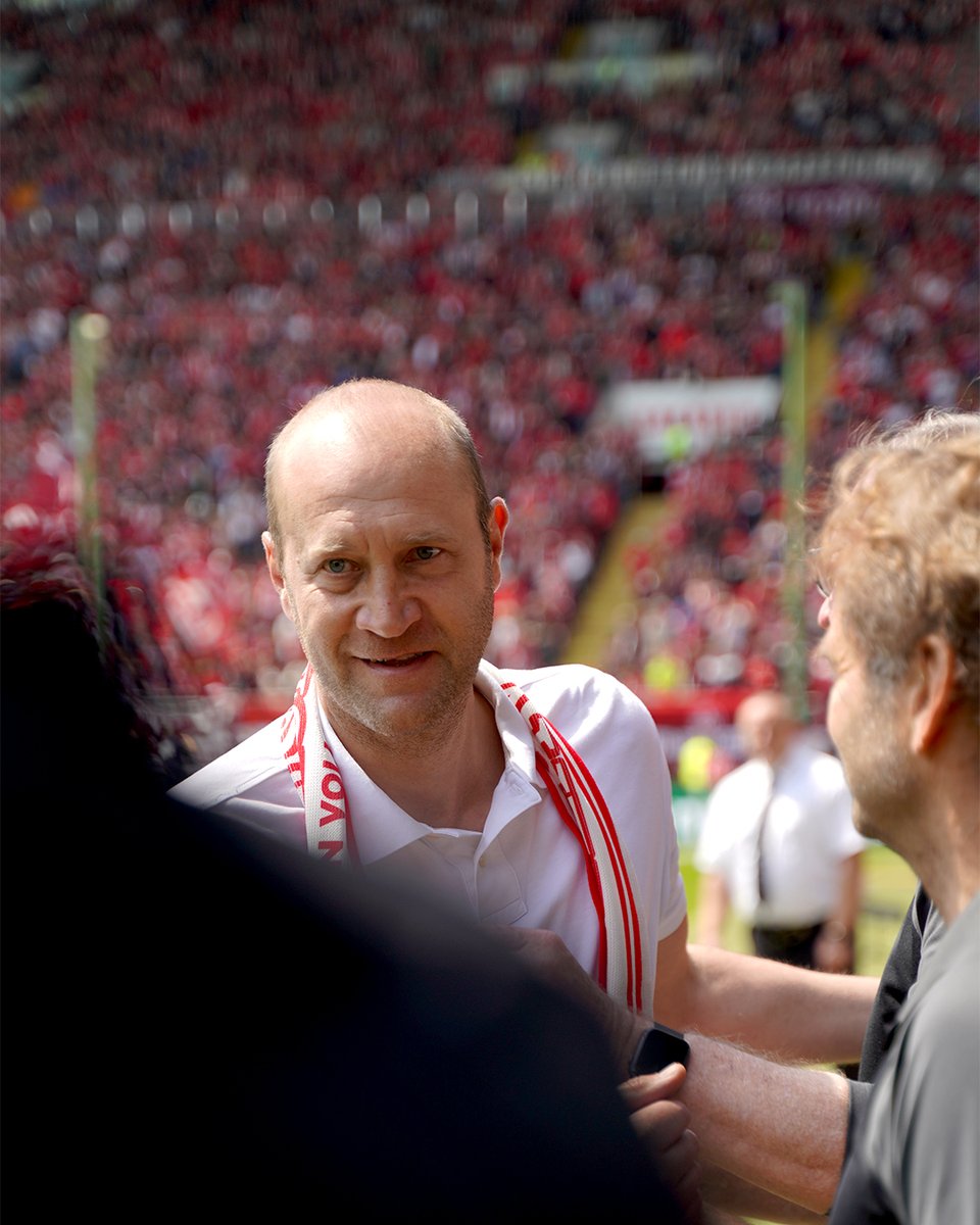 Rote_Teufel's tweet photo. ⏰ 07:07 Uhr, wir feiern #MH7!
🇧🇬 7 Jahre aufm #Betze verschiedenste Positionen beackert
🇧🇬 Deutscher Meister '98 mit dem #FCK
🇧🇬 7 Scorer in 6 @ChampionsLeague-Einsätzen '99
🇧🇬 heut runder Geburtstag!
Ein Großer mit der Nummer 7️⃣ wird 50: Happy birthday, Marian #Hristov! 🇧🇬 https://t.co/U3xlpF83rf