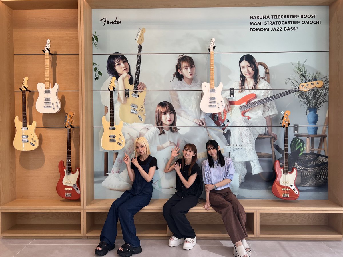 scandal_band's tweet photo. 【Fender】
Fender Flagship Tokyo Special Event Vol.1
イベントにお越し頂いた皆様、インスタライブを見て頂いた皆様、ありがとうございました！

楽器を弾いている方、これから始める方にもピッタリのこちらのストア、
この機会に是非足を運んでみてくださいね☑︎ https://t.co/xD6egBFcxK