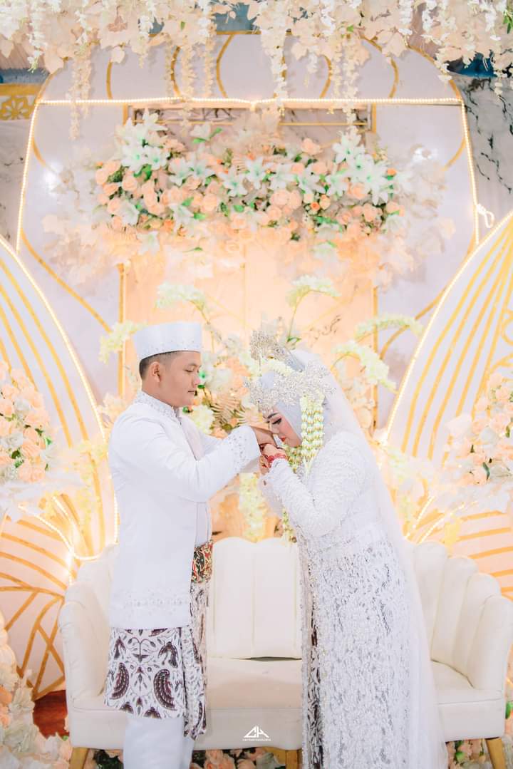 deniaja__'s tweet photo. Pagi ijab kabul malamnya ngereview😁 https://t.co/O3IysTlNAF