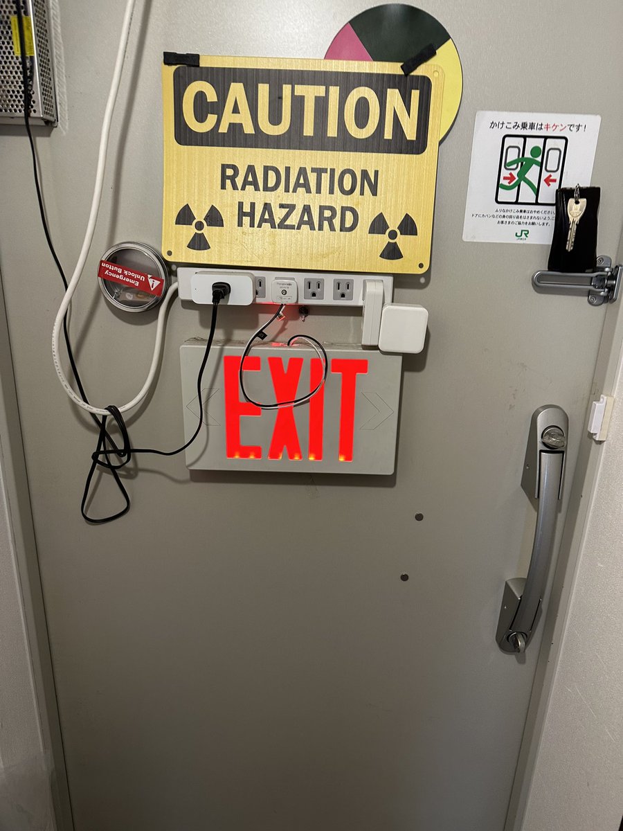 ken_yoshida's tweet image. 今日はIoTラボにお邪魔させて頂き、ラズパイ制御オーブンでラズベリーパイ作って食べてきました✨

電子工作楽しいを改めて実感。そしてフードテック美味しい！色々お話しできてよかった🍀

また遊びに行きたいなと思いました。

#ラズベリーパイ食べた #iotlab #秋葉原ハッカースペース　#忌怪島