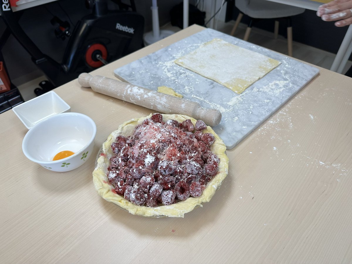 ken_yoshida's tweet image. 今日はIoTラボにお邪魔させて頂き、ラズパイ制御オーブンでラズベリーパイ作って食べてきました✨

電子工作楽しいを改めて実感。そしてフードテック美味しい！色々お話しできてよかった🍀

また遊びに行きたいなと思いました。

#ラズベリーパイ食べた #iotlab #秋葉原ハッカースペース　#忌怪島