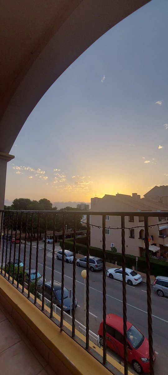 Hora de empezar una nueva vida.
Otro día más, amanecí vivo.