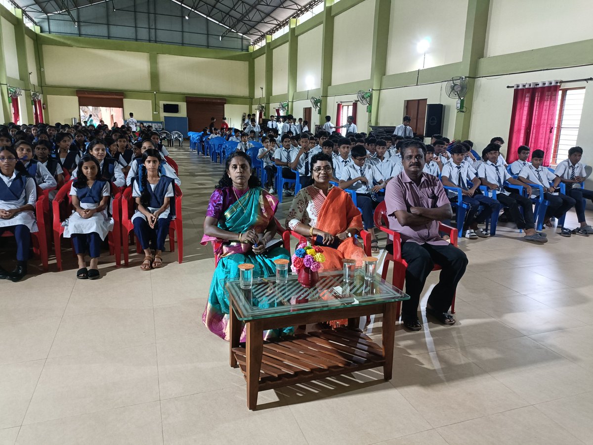 jnvpalakkad's tweet photo. Principal, Teachers and students of JNV Palakkad Watch live webcast of Hon'ble PM's NEP 2020 3rd Anniversary Programs. #NEPThrivesAt3 @CvShanthy65987 @CommissionerNVS @EduMinOfIndia @NvsHyd https://t.co/VyLiq4oEuV