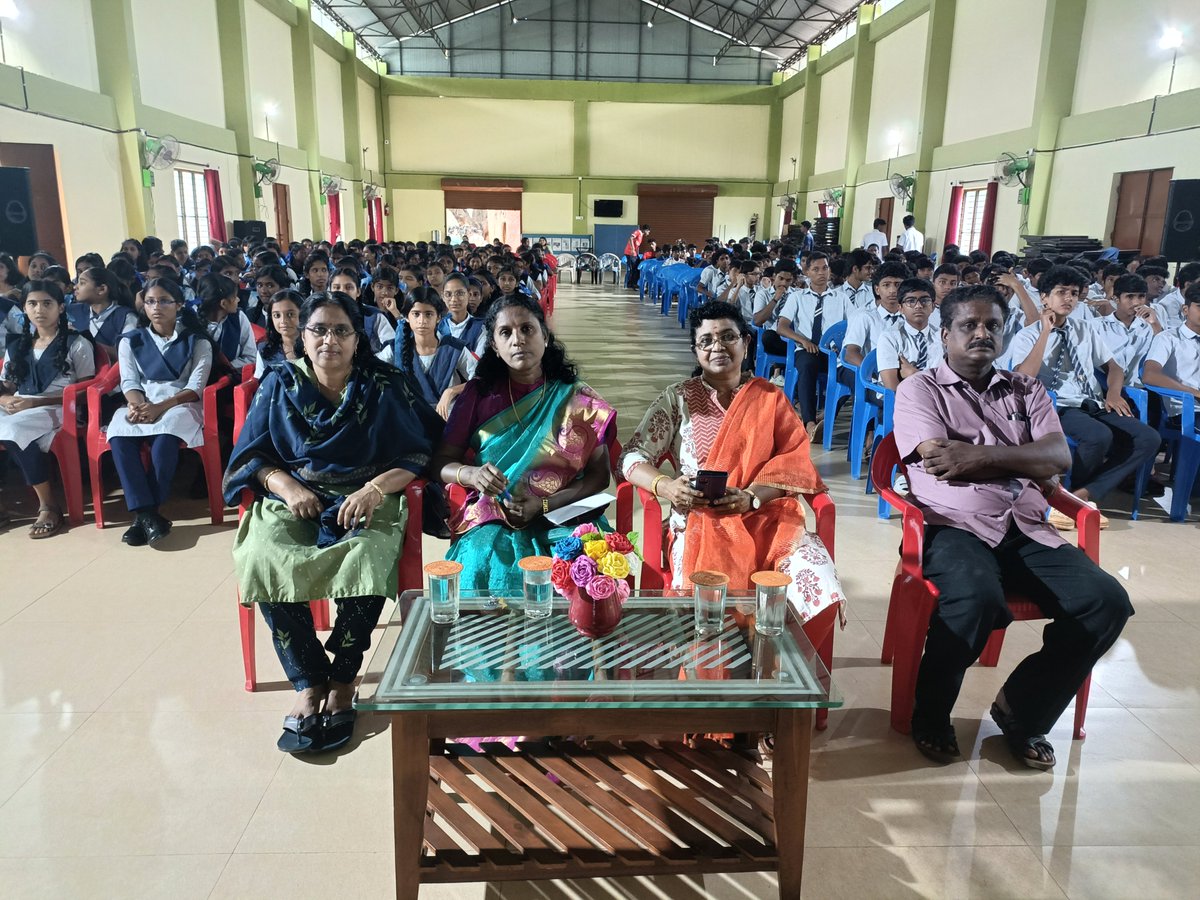 jnvpalakkad's tweet photo. Principal, Teachers and students of JNV Palakkad Watch live webcast of Hon'ble PM's NEP 2020 3rd Anniversary Programs. #NEPThrivesAt3 @CvShanthy65987 @CommissionerNVS @EduMinOfIndia @NvsHyd https://t.co/VyLiq4oEuV