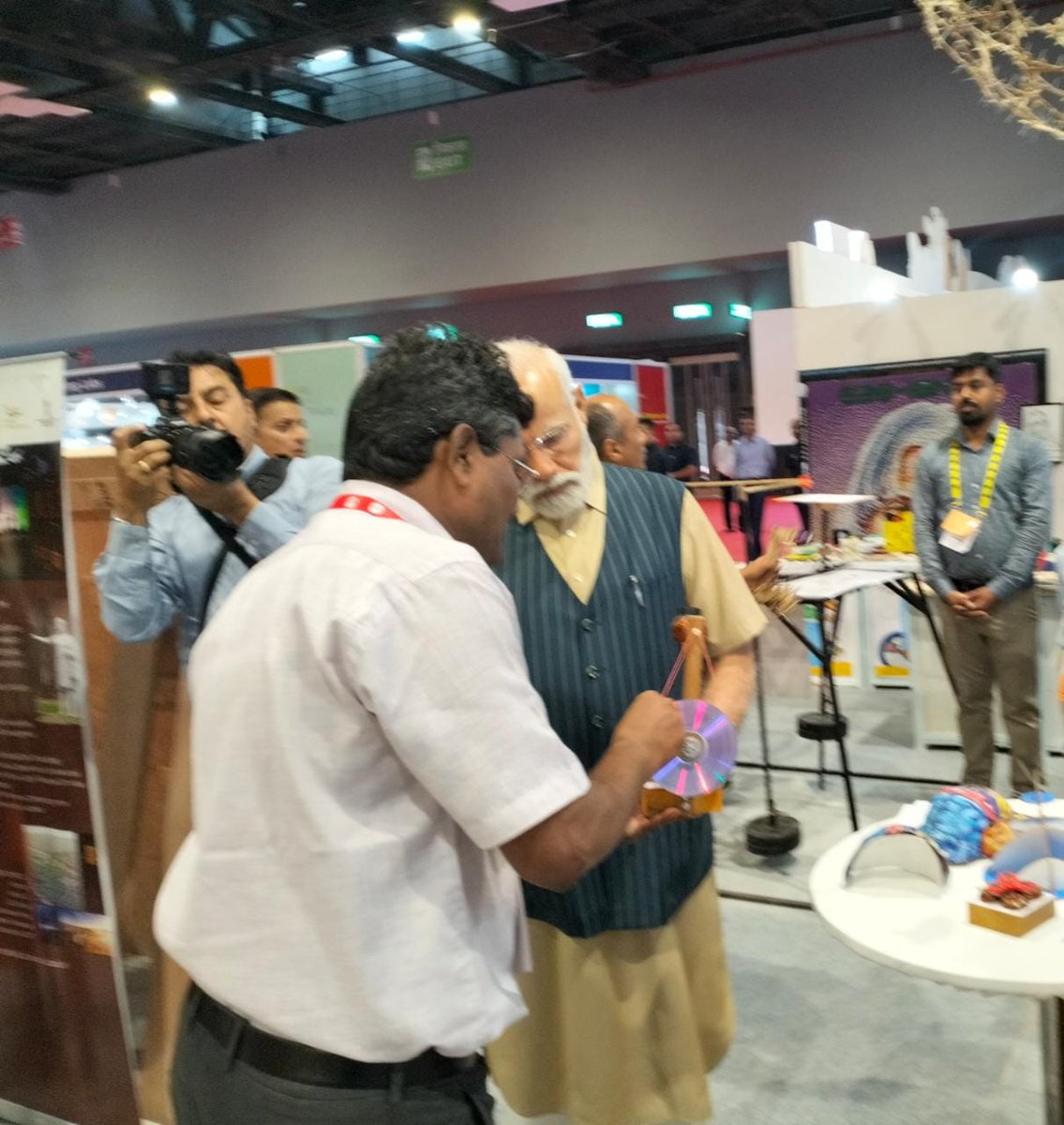 IISERPune's tweet photo. . @AshokRupner @ScienceActivity with the Honourable PM Shri Modi @PMOIndia at the exhibition stall at Akhil Bharatiya Shiksha Samagam! #NEP2020 #3YearsOfNEP https://t.co/8STqnmXvN3