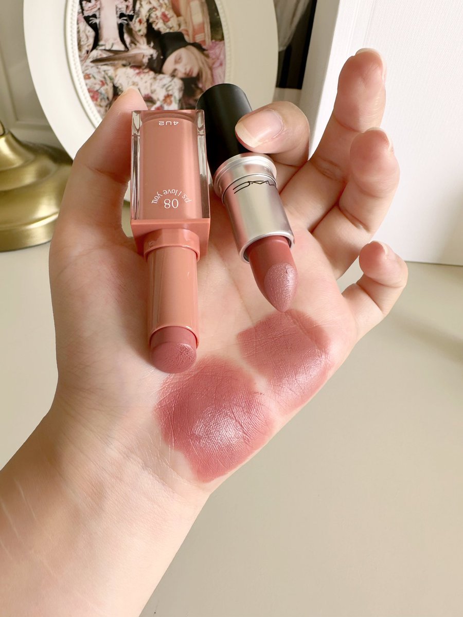 Viviennewonder's tweet photo. อะ 4U2 You’re mine Powder Lipstick ที่แตกแตกกันมากเมื่อวาน สีเบอร์ 08 เป็นแฝดพี่แฝดน้องกับ MAC Velvet Teddy ละ 1 ทาสลับกันคือแยกไม่ออก ลงปากคือจบ ใครชอบนู๊ดโทนนี้ไปเลย เบอร์ 8 https://t.co/HmENCHdeiz