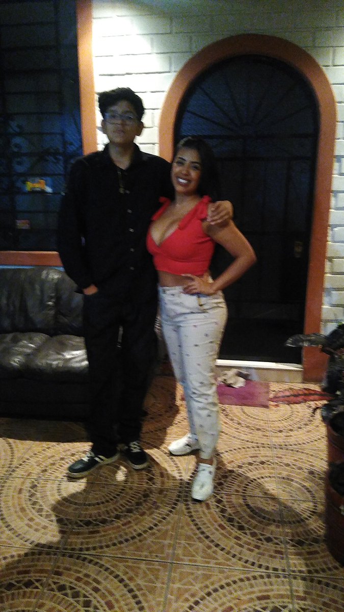 GascoYesenia's tweet photo. Mi chico alto y bello con su prima @katecandela10 ..bellos 😍 https://t.co/sEFhuokppM