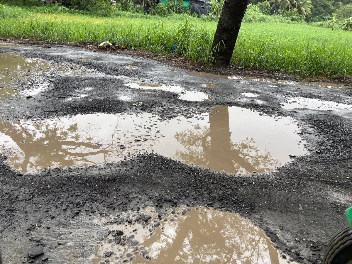 rockyha53630775's tweet photo. @Mumbaikhabar9 Here also, in #goregaon east #aarey
@mybmcRoads https://t.co/fupZbs9Bgq
