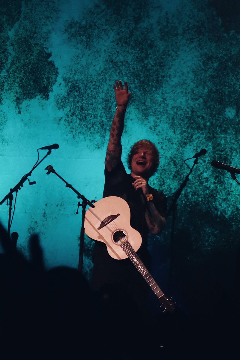 EdSheeran_EU's tweet photo. We got another new sooooong 💜 we were asked not to record it again, but I loved it so much.

We were also planning on waiting after the gig, but this weather is definitely not it. 

Time to sleep now, stadium show tomorrow!

📸 my photo https://t.co/bo5CqdGlnh
