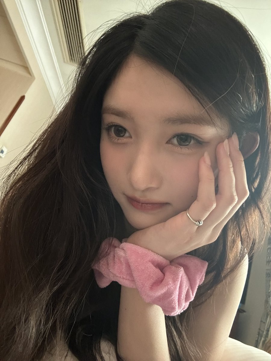 IVE_twt's tweet photo. 핑크슈슈😉🫧🫶🏻🎀

#IVE #아이브 #LEESEO #이서 https://t.co/E6787auov9