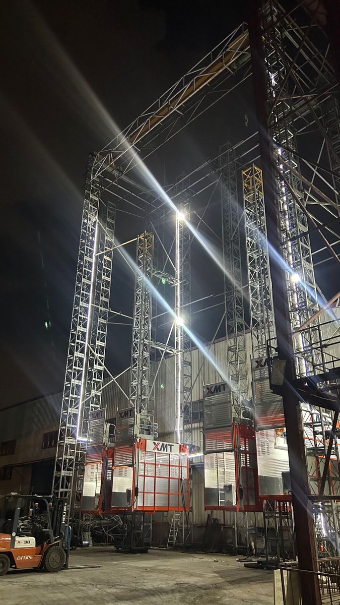 6 units XMT construction hoists are being tested in the late night to catch up tomorrow's containers loading. WhatsApp: +8618718721679