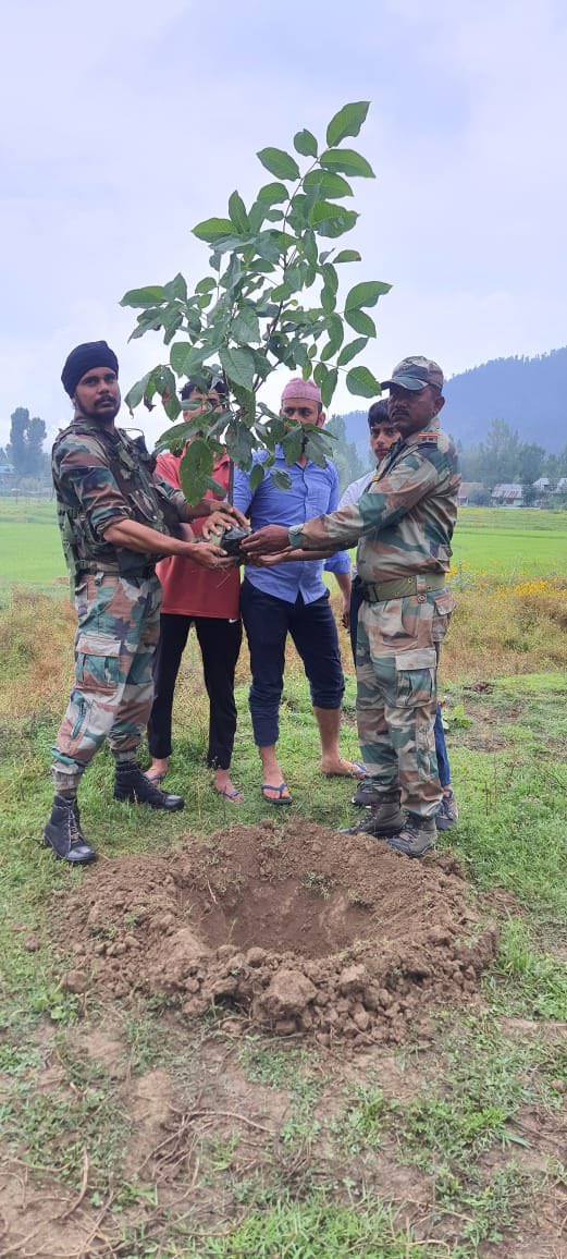 #IndianArmy Conducted a Tree Plantation drive at  Drugmulla on account of World Nature Conservation Day.
#Kashmir
#Kupwara
#HumSayaHaiHum
#ProsperousKashmir
#WorldNatureConservationDay