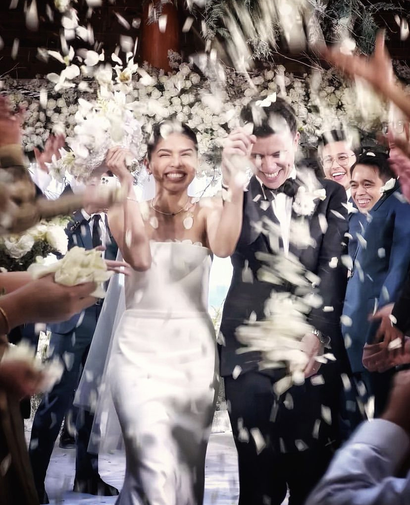 inquirerdotnet's tweet photo. BEST WISHES, ARJO AND MAINE! 💍

LOOK: Maine Mendoza and Arjo Atayde are all smiles as their friends and family throw confetti during their wedding in Baguio City on Friday, July 28, as seen in this photo shared by singer Ice Seguerra. | 📷: Seguerra/Instagram https://t.co/JBWh6KXPX1