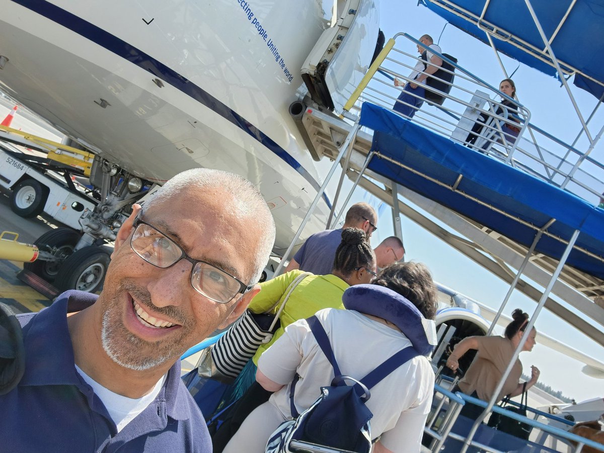 JoseLSilvaSmith's tweet image. On the positive side. If all goes well tomorrow & I am able to get on my flight back to El Paso, I'll be traveling 1st Class! Yay! Thank you Robert!โค๏ธ๐๐ #TISDProud #exploringcs #united