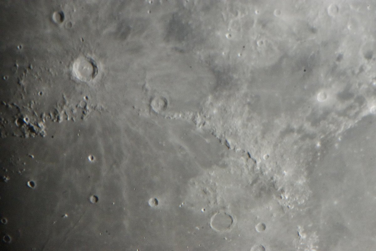 zesovietchicken's tweet photo. An update on this beauty, it’s been giving me great views. Here are some photos of the Moon straight from the telescope which were taken with my Sony NEX-7 with a T-Ring adapter to attach the camera.
#telescope #moon #meadeinstruments #photography https://t.co/NoYpijJS9y