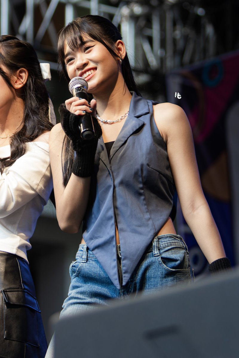 HagedotID's tweet photo. ..but you must continue @S_FloraJKT48 

#JKT48SummerTour23 - Bandung https://t.co/my2KRxWvlt