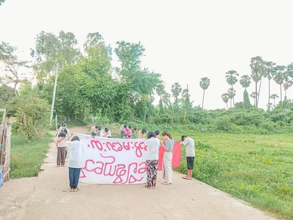The protest against genocidal military dictatorship was held by the protesters of Shwe Nwe Thway Strike in Yinmarbin township today.

#2023Jul29Coup #AcceptNUGRejectMilitary #WhatsHappeningInMyanmar