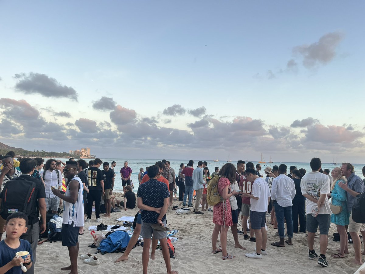 trustworthy_ml's tweet image. Amazing turnout for our sunset beach social at ICML 🏝️🌺🍹☀️So great to see a community come together. And someone even brought a poster!!!