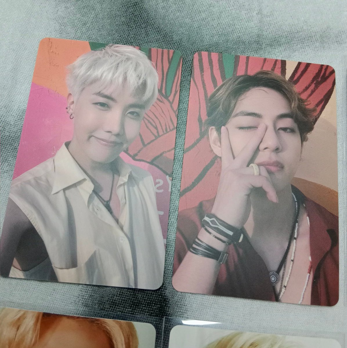 minimonikart's tweet photo. wts lfb bts ph  |  #mmksells

⊹ butter soundwave ld

available :
✅ hobi
✅ taehyung 

— 350 php / take both for 600
— with ld scratches
— payo / 1 week dop
— no rush shipping 

# butter soundwave lucky draw bts jhope v pc https://t.co/CIpZjw0T8u