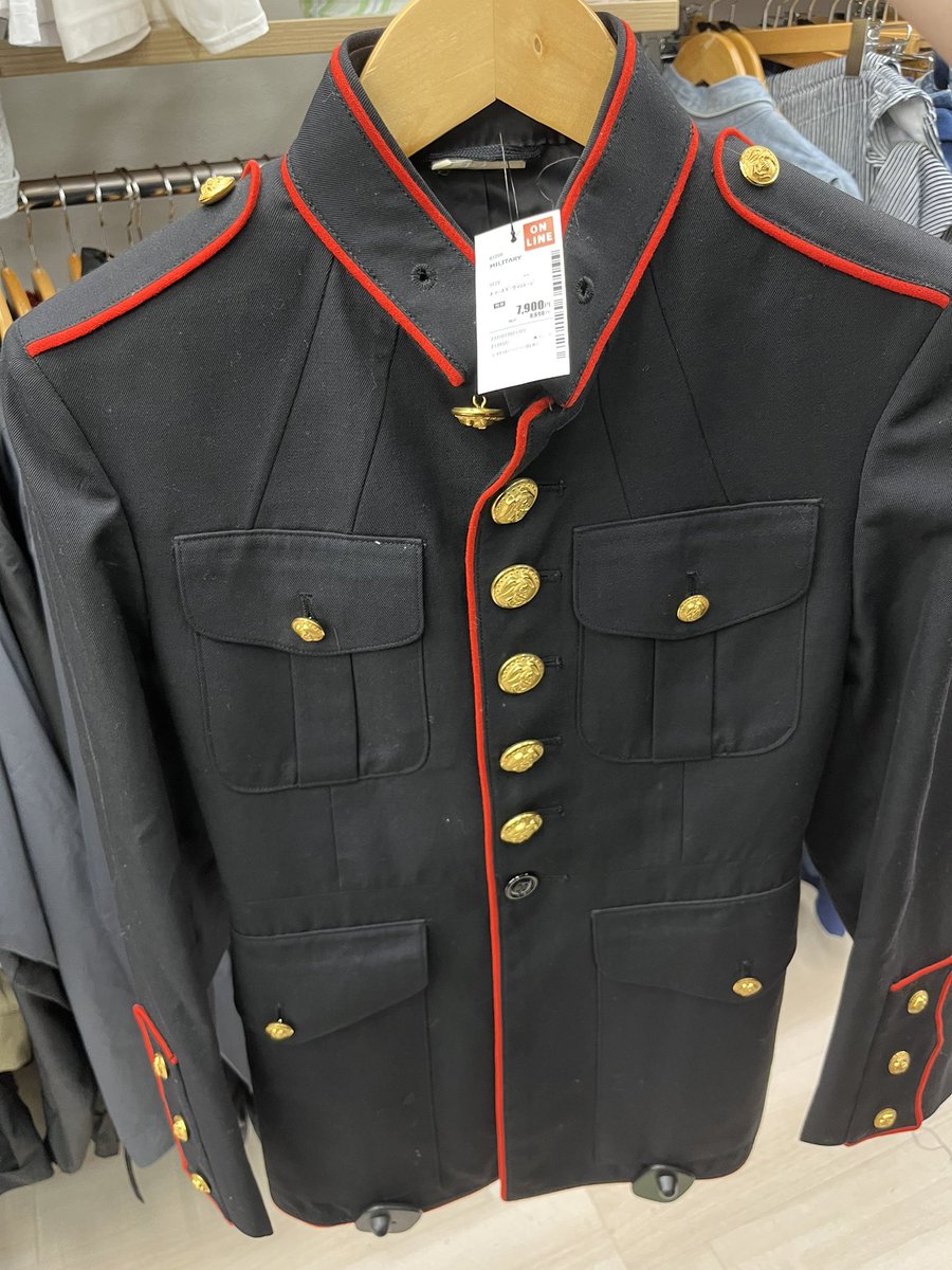 mol_suu82's tweet photo. この服みた瞬間
おはようカルチャーのMVが脳内に再生されたんだけどwww https://t.co/AC9ccY5eGO