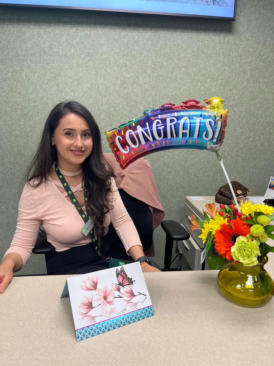AmrinderBedwal's tweet photo. We welcomed our new Manager Customer Experience at the 🏔️ view Plaza today! Exciting day for our team! #youmakeTD💚 @CSir_TD @juliearmour_td https://t.co/INq5rI29lx