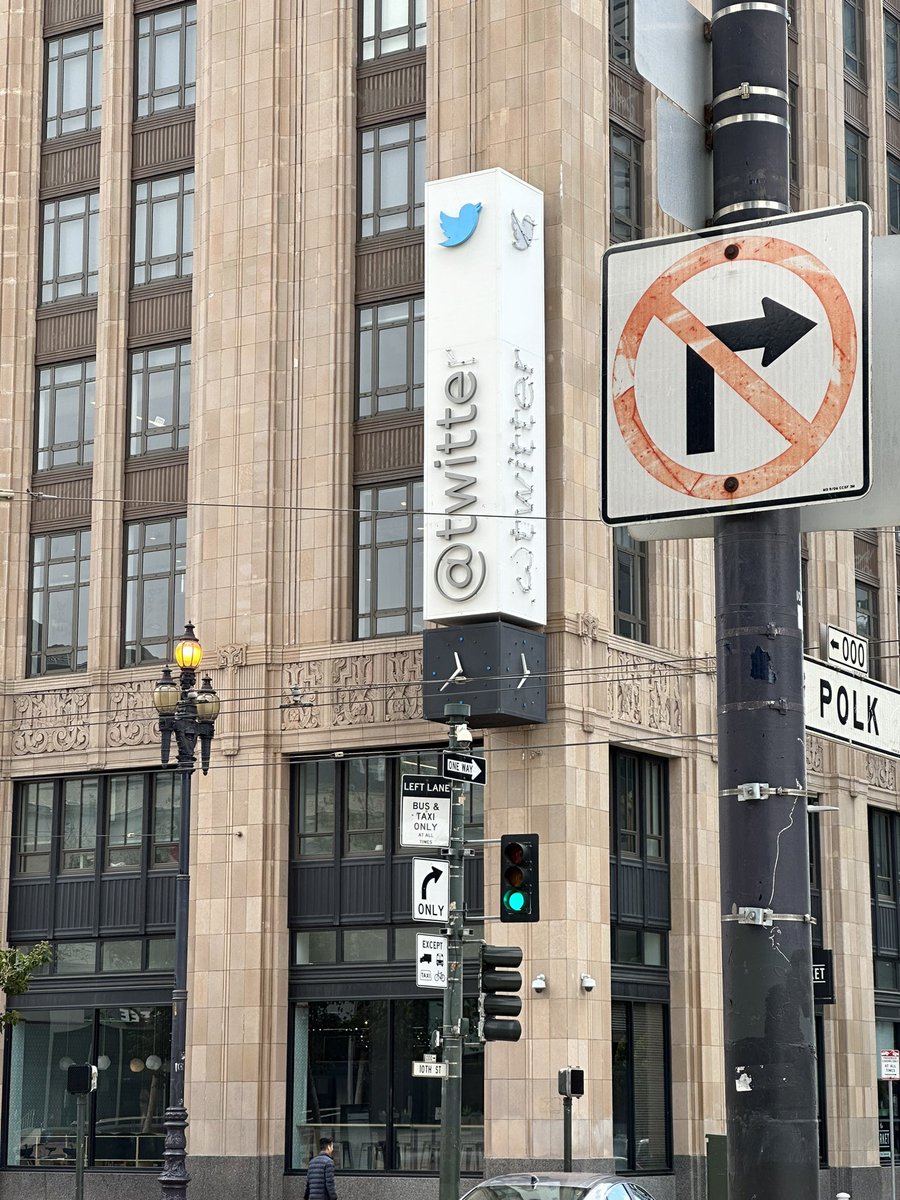HeroBart's tweet photo. @xDaily Was there yesterday, no X sign.. they build that thing fast https://t.co/mpklFz3xxB