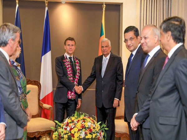 French President Macron makes 'historic' visit to Sri Lanka

Read @ANI Story | aninews.in/news/world/asi…
#FrenchPresident #EmmanuelMacron #SriLanka #France #BilateralCooperation #RanilWickremesinghe