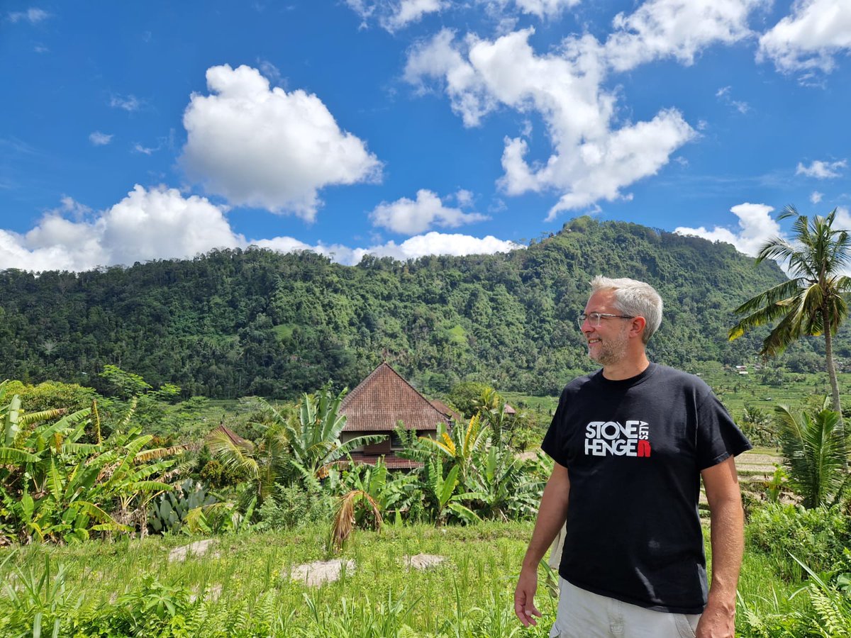 ScarecrowsUrch's tweet photo. Repping for @StonehengeAles in #Sidemen, #Bali https://t.co/axFF8jDQWE