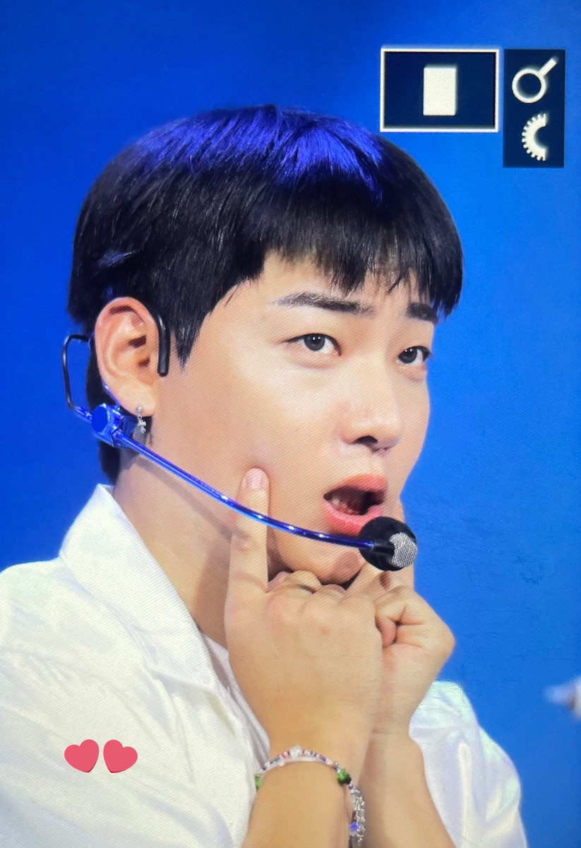 Name_pic_'s tweet photo. 바부 
#온앤오프 #이션 #ONF #ETION https://t.co/dEPLKpkvbF