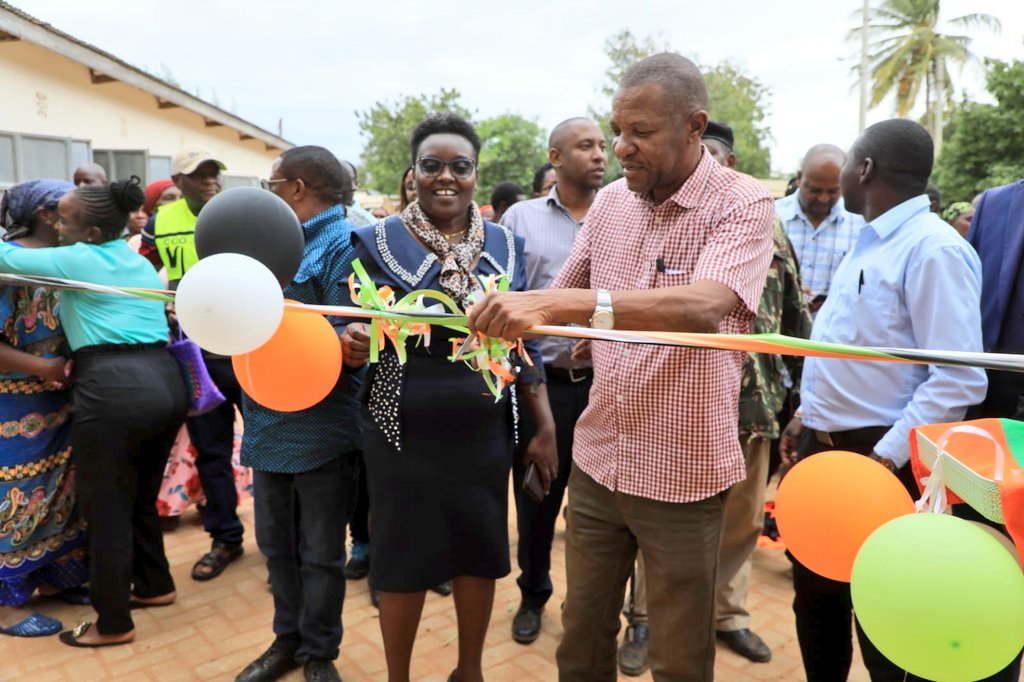GovernorMwadime's tweet photo. Kasighau yesterday turned up in good numbers to witness the long awaited launch of Kasighau Market and Stalls which stalled for more than six years. #DevolutionIsWorking https://t.co/YYNKAKcHZq