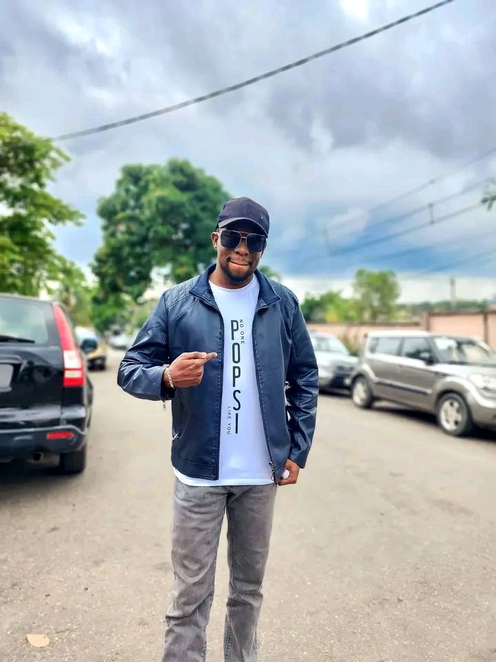 minister_guc's tweet photo. Who can tell us what name is written on this T- shirt by singing a line of the song ๐ต ๐
#MinisterGUC #NewSong #EeZeeGlobal #Ikechi #Popsi #Swahilli #PidginEnglish https://t.co/0rXTAqDt0R