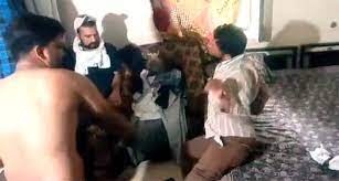 #AligarhMuslimUniversity (#AMU) के छात्रावास में धर्मांध ने #Hindu लडके को अमानवीय ढंग से मारा !

घटना का वीडियो प्रसारित होने पर छात्रावास के अधिकारी द्वारा जांच का आदेश !

देश में अल्पसंख्यक होने वाले अपराध में हैं बहुसंख्यक !

Video :
sanatanprabhat.org/hindi/78314.ht…
#HindusUnderAttack