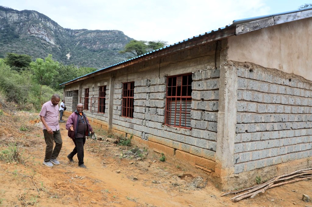 GovernorMwadime's tweet photo. I also inspected the progress of Buguta Dispensary Maternity and Bungule Vocational Training Centre (VTC) dormitory started by the first Governor Hon. Eng. John Mruttu in FY 2014/2015. #TransformingTaitaTaveta #DevolutionisWorking https://t.co/evszOtAxAf
