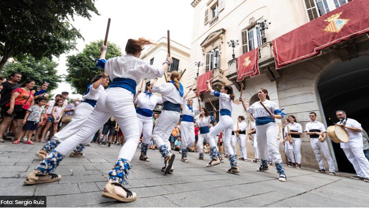 lessantesmataro's tweet photo. Encara us queden ganes de festa? Últim dia de #lessantes!
29 de juliol és sinònim de #vermutdebastons #enfigurat #espaifamiliar #concertfestamajor #anematancar #concertabanda #carretillada #tronada #espetecfinal #albada https://t.co/Uv3oBi6htB