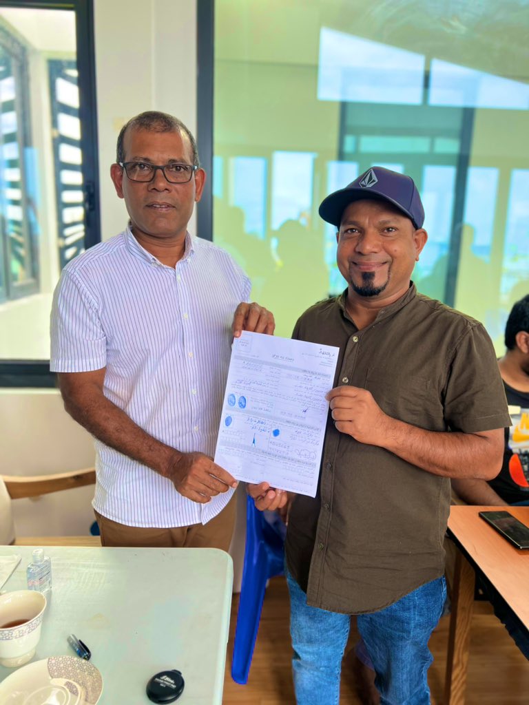 Simwarr's tweet photo. މަރުހަބާ ގއ. ވިލިގިލީ އަޅުގަނޑެންގެ ހިތްވަރުގަދަ ފަހުލަވާން ތޮލްލަތު 👏👏👏👏👏

@TheDemocratsMV އަށް މަރުހަބާ 👏👏

#WeTheDemocrats
#WhyTheDemocrats https://t.co/TKPtsGCcty