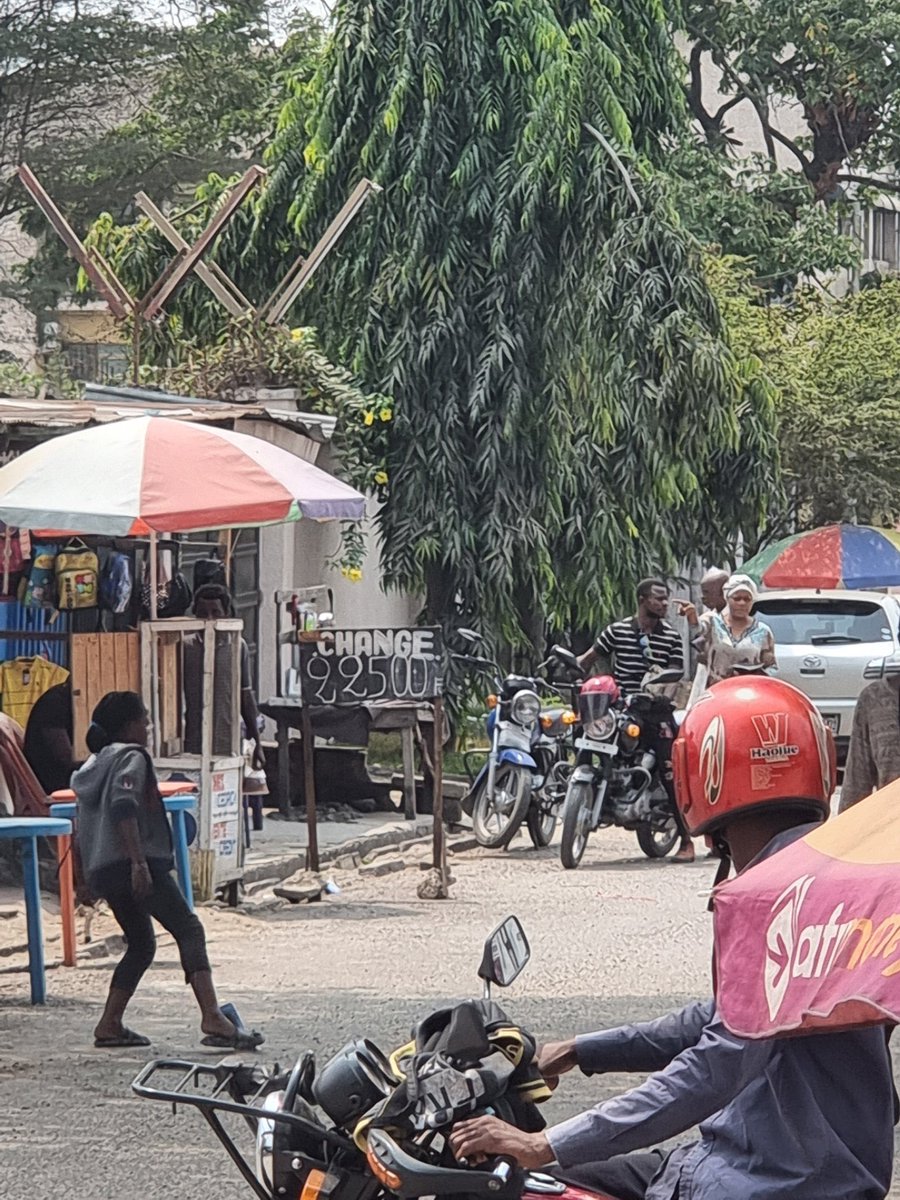 Bibishe6's tweet photo. Baisse spectaculaire du dollar ce matin en RDCongo. Le changement c’est aujourd’hui. Merciiiiiiii 
1$ = 2250 FC https://t.co/15mrtc53yv