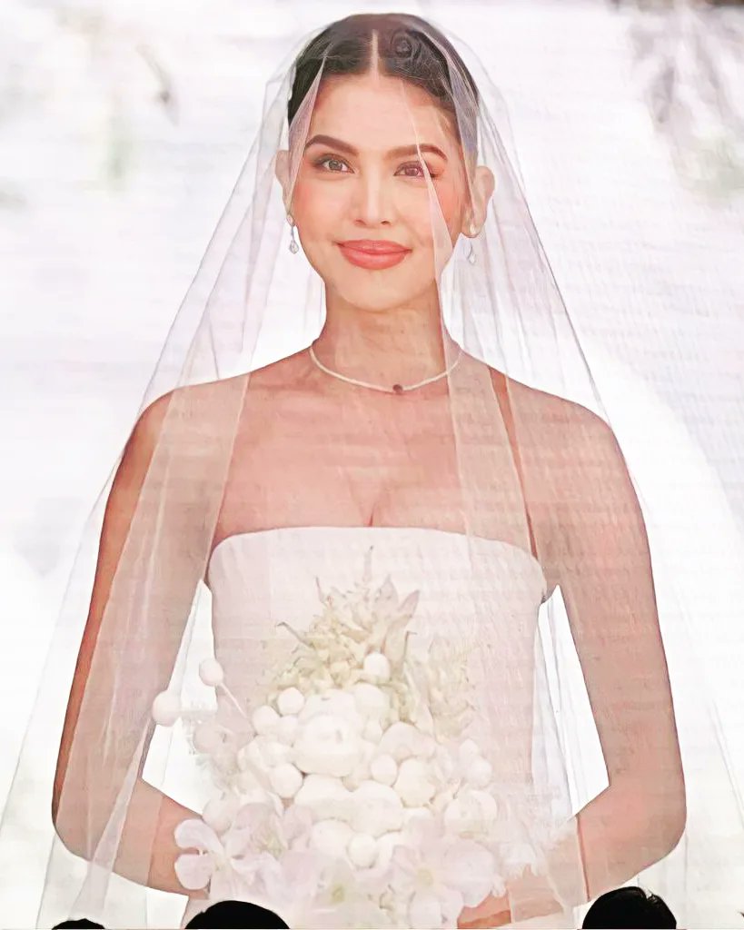 hisseddd's tweet photo. You've been searching for genuine happiness for a very long time, and it's finally here. 🥺

I'm so happy for you, Menggay.🖤😭
@mainedcm 
#AtaydeMendoza
#AtaydesMaineEvent https://t.co/5x0NAiLBKX