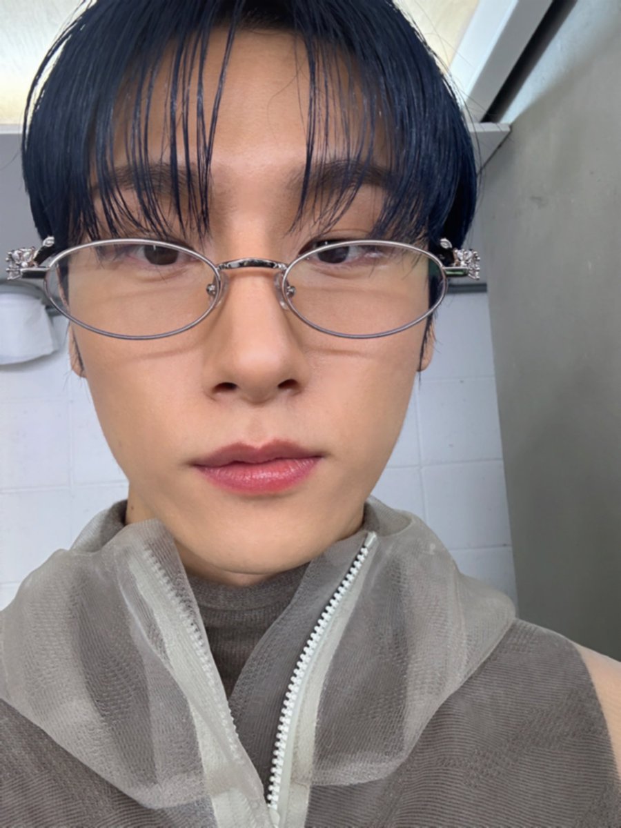 ai3724's tweet photo. 지금 뭐라고 하셨습니까? 
전 모르는 사람이랑 말 안합니다만 https://t.co/XxwlwkfRMx