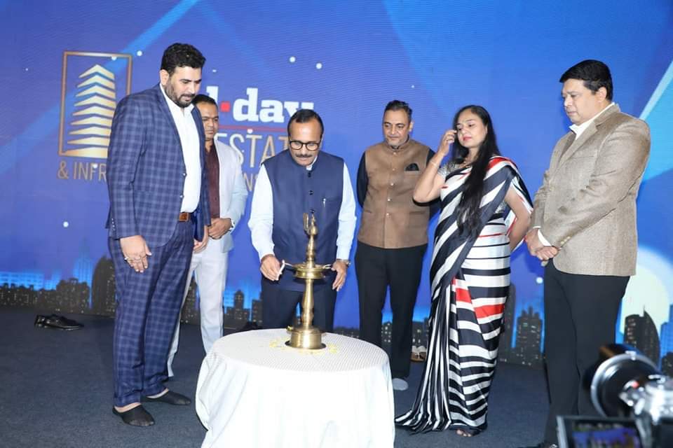 save_atul's tweet photo. "Honored to be the Chief Guest at Mid-Day Real Estate Infrastructure Icon-2023! Congratulations to the organizers for creating a truly remarkable and enjoyable event.
#RealEstateExcellence
#InfrastructureIcon #EventHighlights https://t.co/E68dxNiVJH