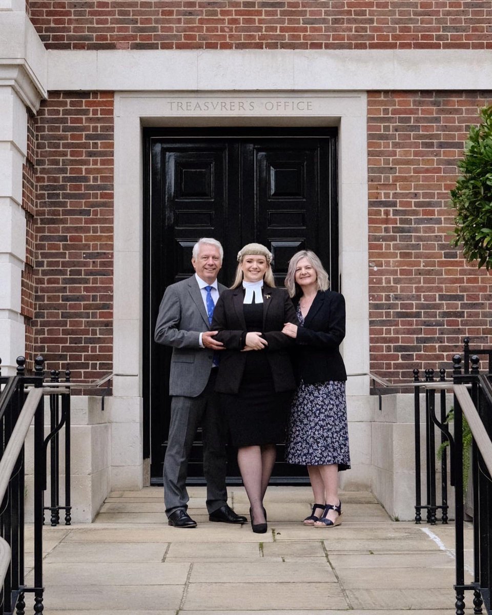Emily_Chalk_'s tweet photo. Incredibly proud to say I have been called to the Bar of England and Wales by @TheInnerTemple. The years of hard work and dedication have paid off. Grateful to all those who have supported me along the way. https://t.co/ng4uIKHXl0