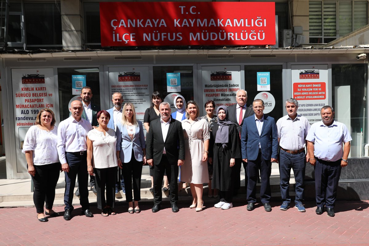 Son bir yılda yaklaşık 6 bin aday, çeşitli sebeplerle kimlikleri olmamasından dolayı nüfus müdürlüklerinden belge alarak sınava girdi. Sınav günleri bu ihtiyacı karşılayan nüfus müdürlüklerimizi ziyaret ettik. Özverili katkılarından dolayı kendilerine teşekkür ediyorum.