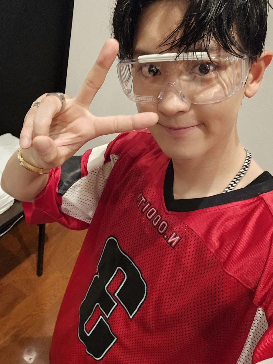 gomgomkai88's tweet photo. کدوم سایدتو باورکنم پارک؟؟؟
@weareoneEXO 

#EXOSC_WaterBomb
#EXO @weareoneEXO https://t.co/miVY2tbeBN