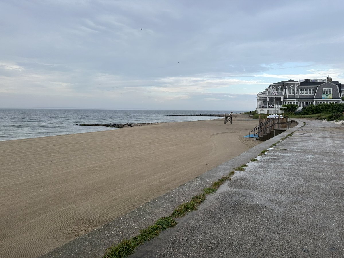 kevinjohnkelley's tweet photo. @MattNBCBoston it is still a bit sunny and raining here in Falmouth https://t.co/tgY7F9VMD1