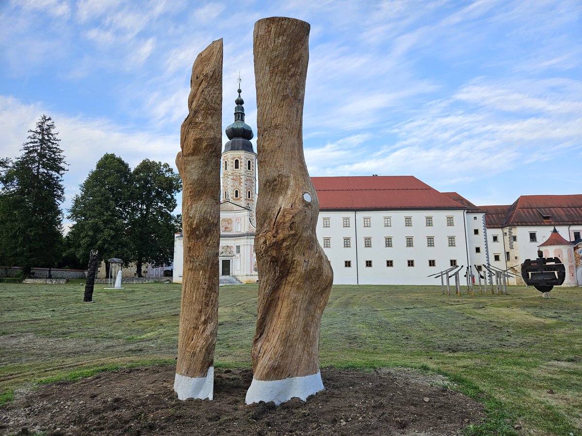 Predstavitev novih skulptur Mednarodnega simpozija kiparjev Forma viva, sobota, 29.7. ob 20 uri #TomažFurlan, #DragicaČadež, #AlemKorkut, #mkrs