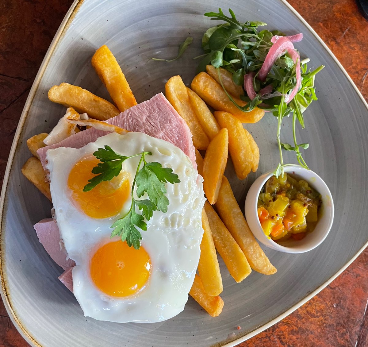 Saturday lunch is covered! 

#thestrandlondon #nicholsonspubs #londonpubs #pubfood #westend #theatrepubs #realale #caskale #pieandmash