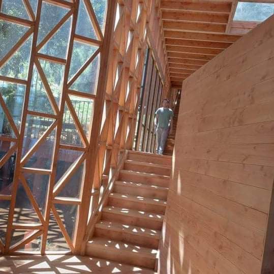 ..vivienda integrada en el bosque, #bosque introducido en la vida diaria _ conocida como #Casa2Y, de #SebastiánIrarrázaval, totalmente construida con madera, con  continuos cambios de vistas buscando la permanente entrada de la luz y el sol #Colico #Chile #arquitectura